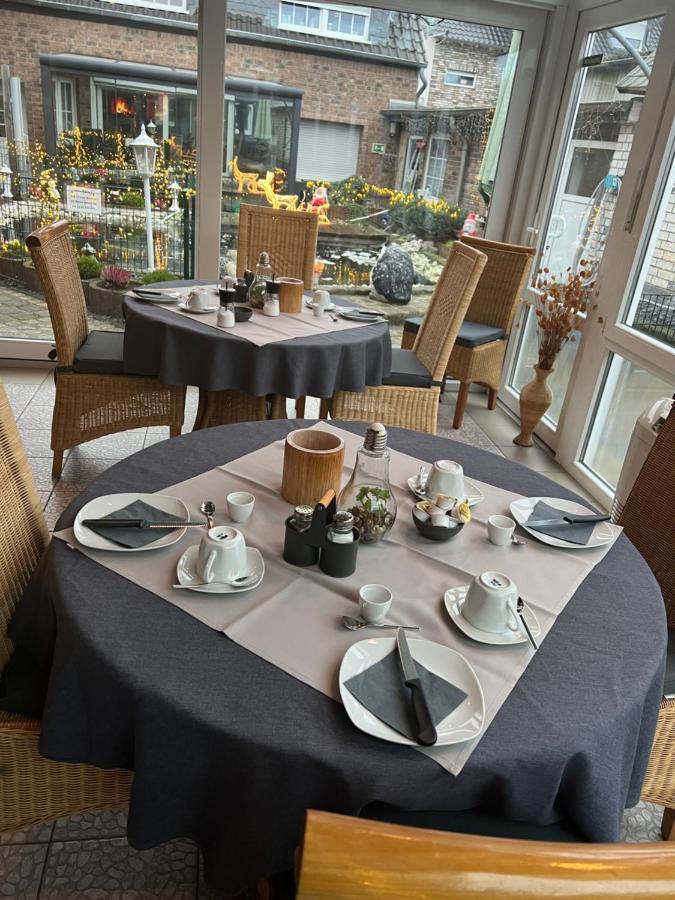 Hotel Zur Wasserburg Kerpen  Zewnętrze zdjęcie
