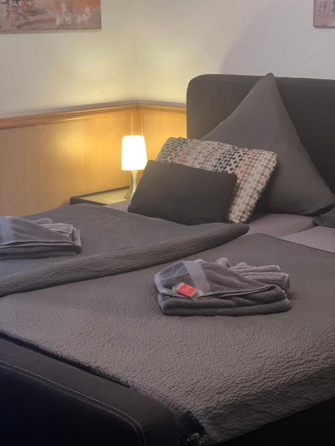 Hotel Zur Wasserburg Kerpen  Zewnętrze zdjęcie